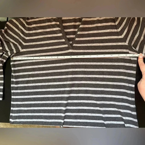 Michael Michael Kors V-Neck Shirt, Gray Striped Top, Size Large, Zipper Accent - Picture 8 of 8